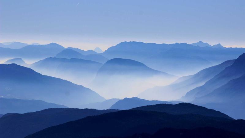 花火本子社区同好聚会时翻阅火影忍者同人本子